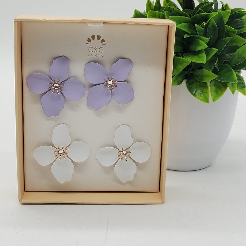 ♧♧ C&C California 2 Pair Flower Stud Earrings Purple and White